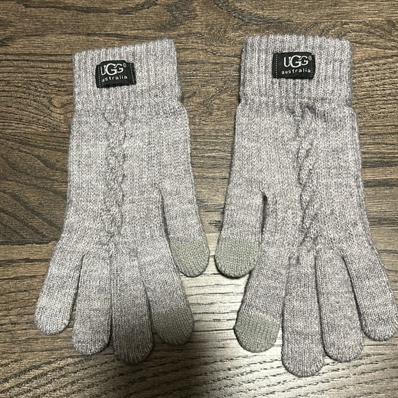 NWOT Ugg gloves - Picture 3 of 3